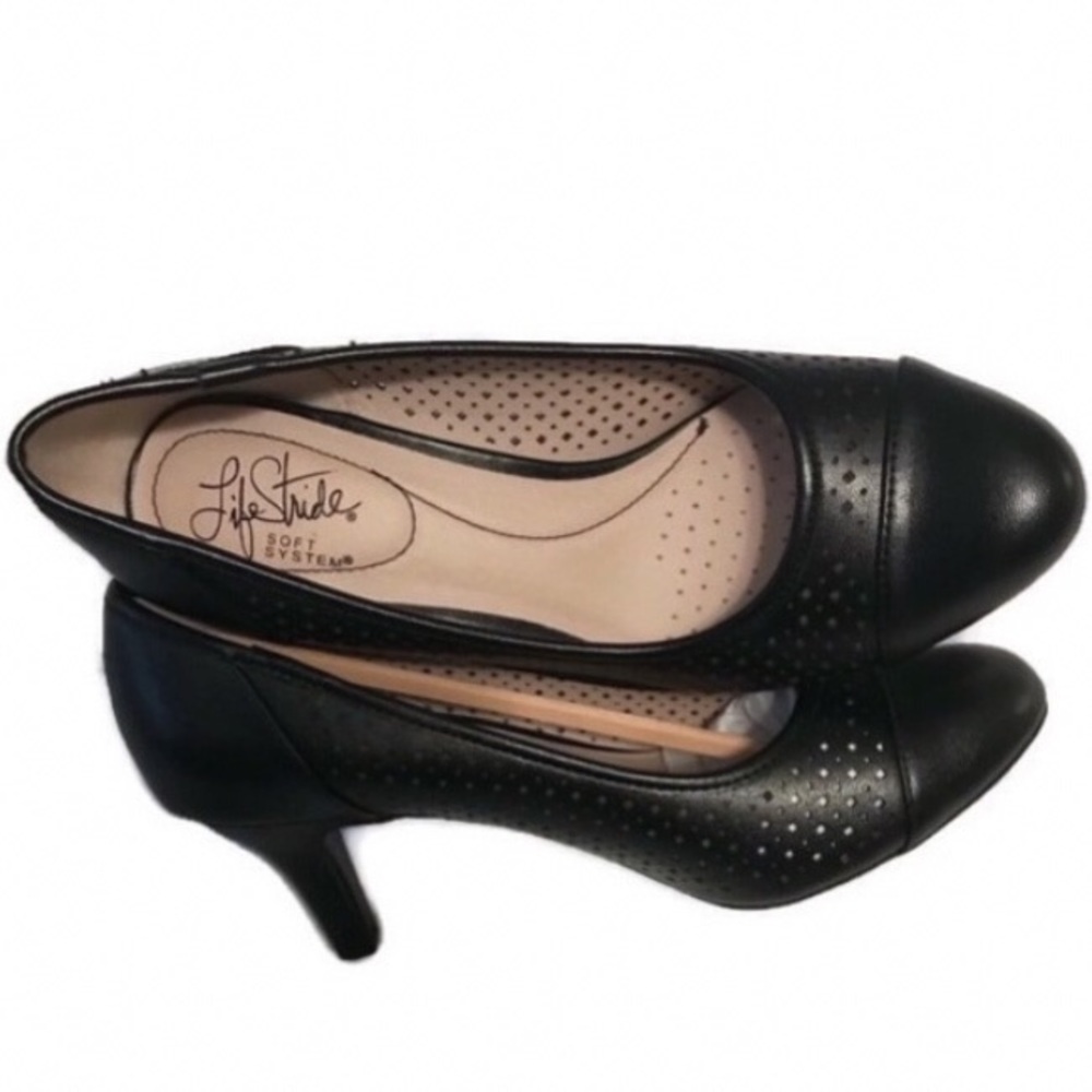 LIFE-STRIDE BLACK HEELS NEW